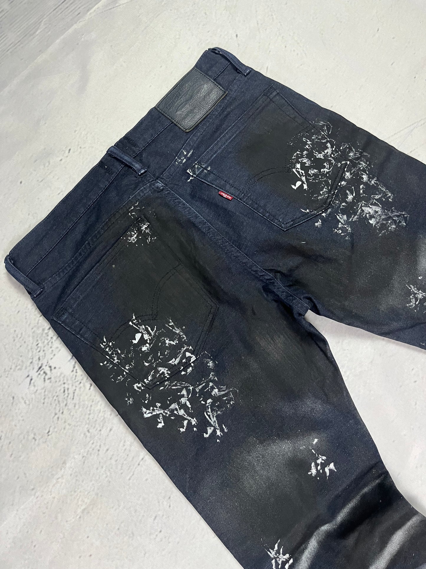 SMOKED DISTRESSED DENIM
