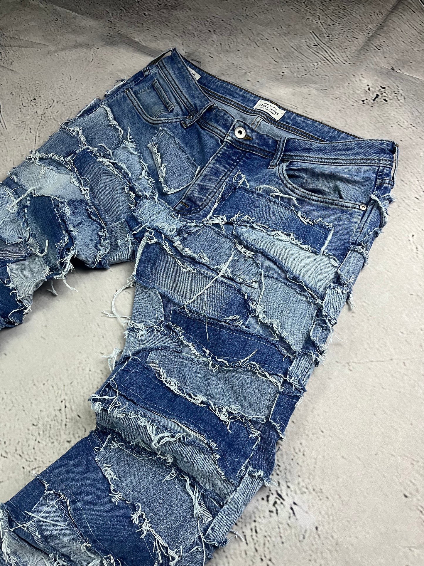 SCRAPLINE FLARE DENIM