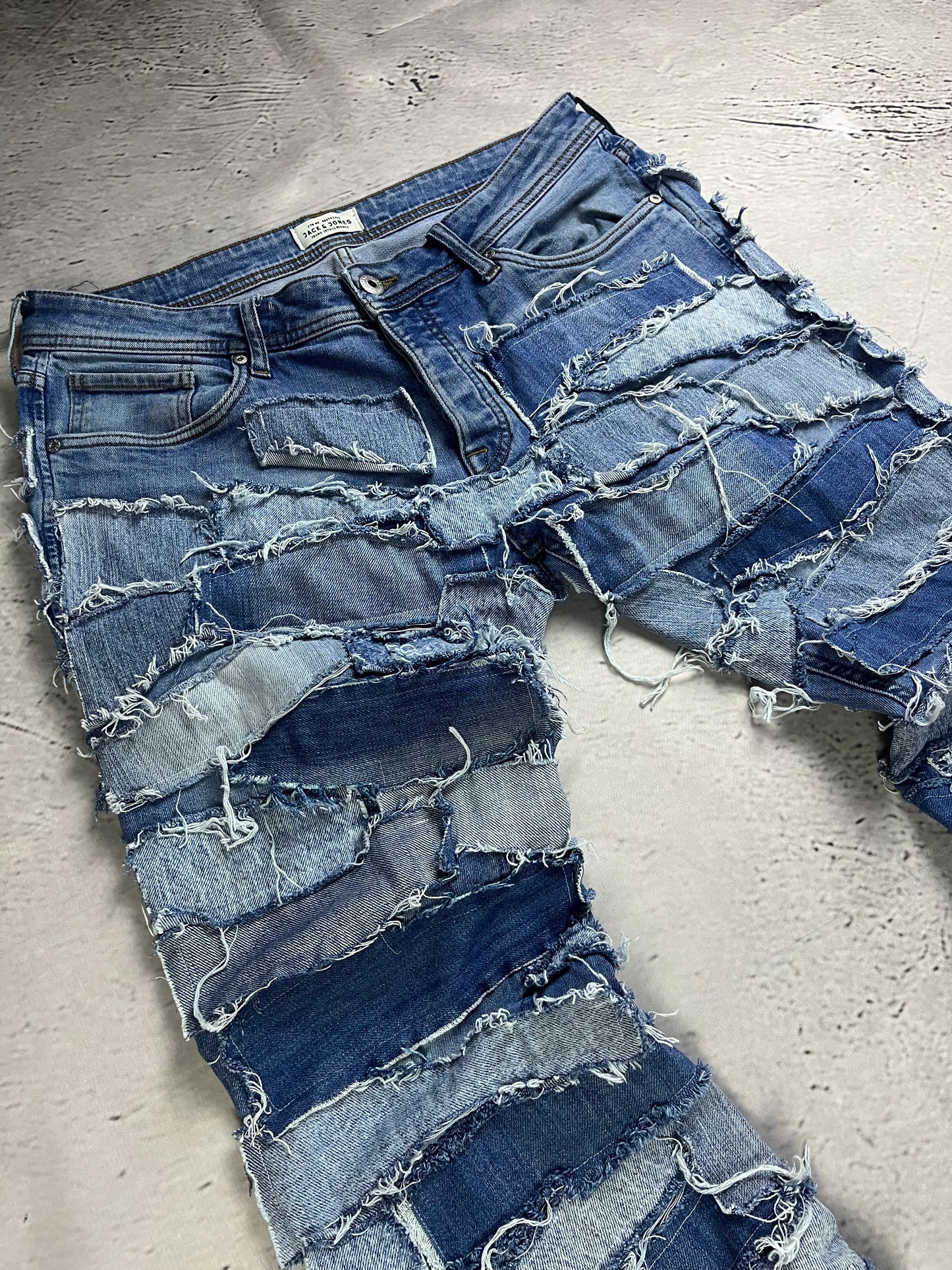 SCRAPLINE FLARE DENIM