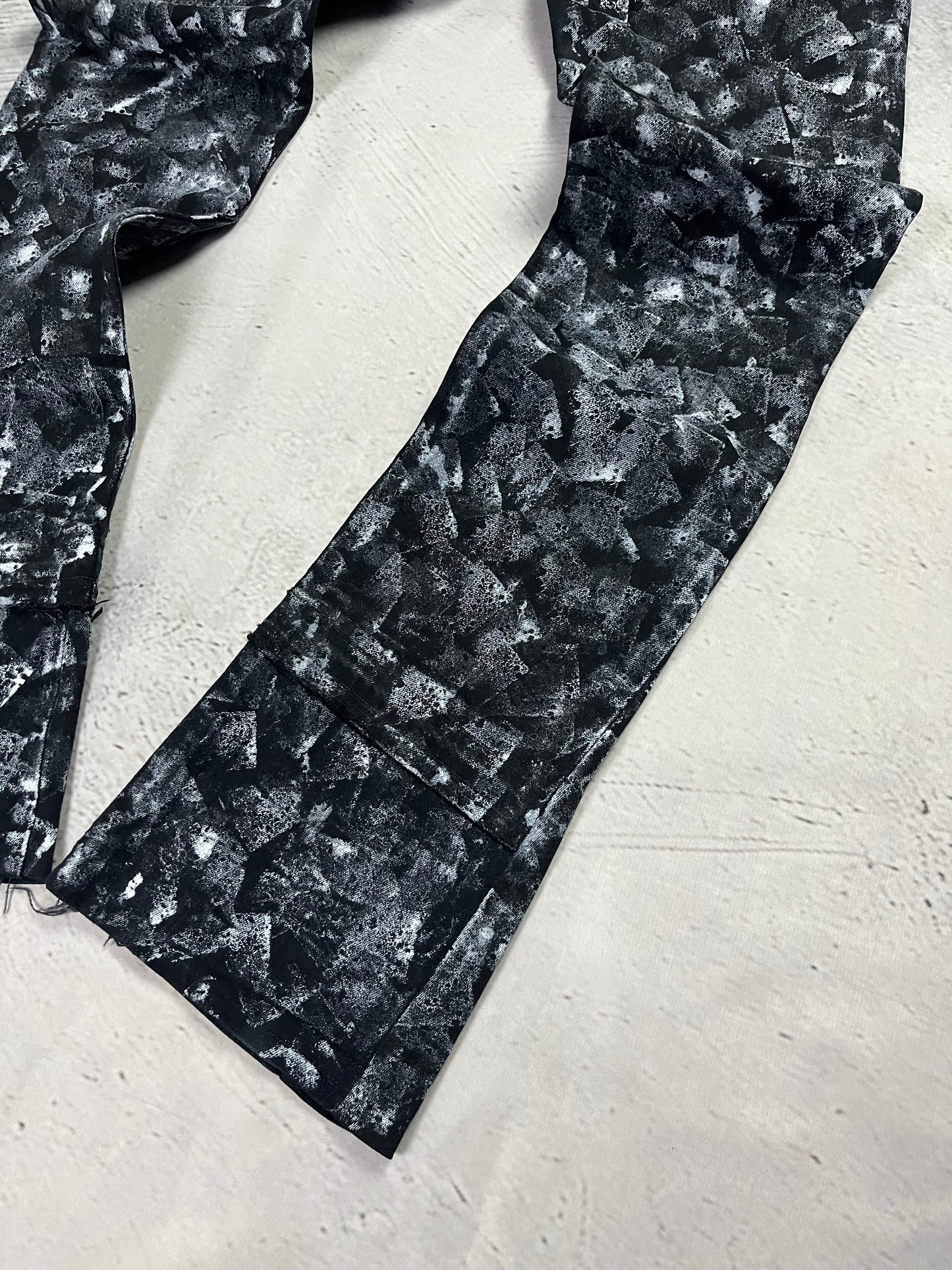 CHAOS PATTERN FLARE DENIM