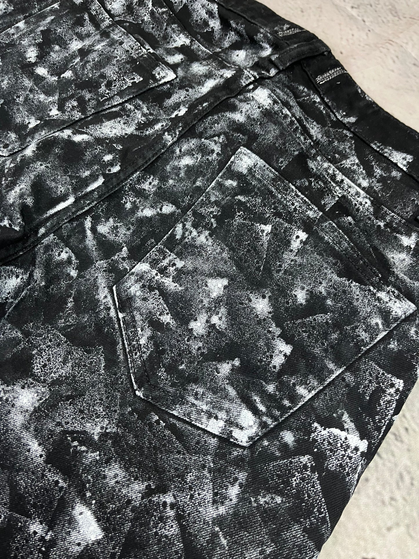 CHAOS PATTERN FLARE DENIM