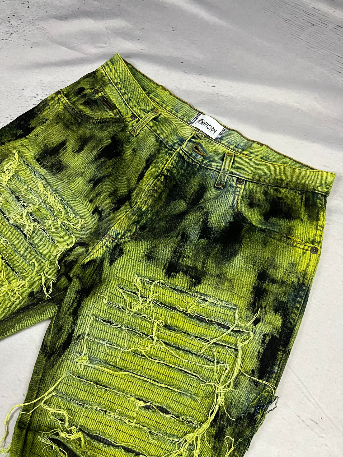 TOXIC DISTRESSED DENIM