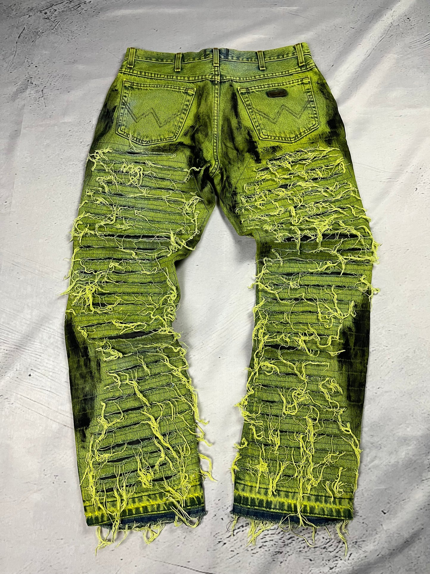 TOXIC DISTRESSED DENIM