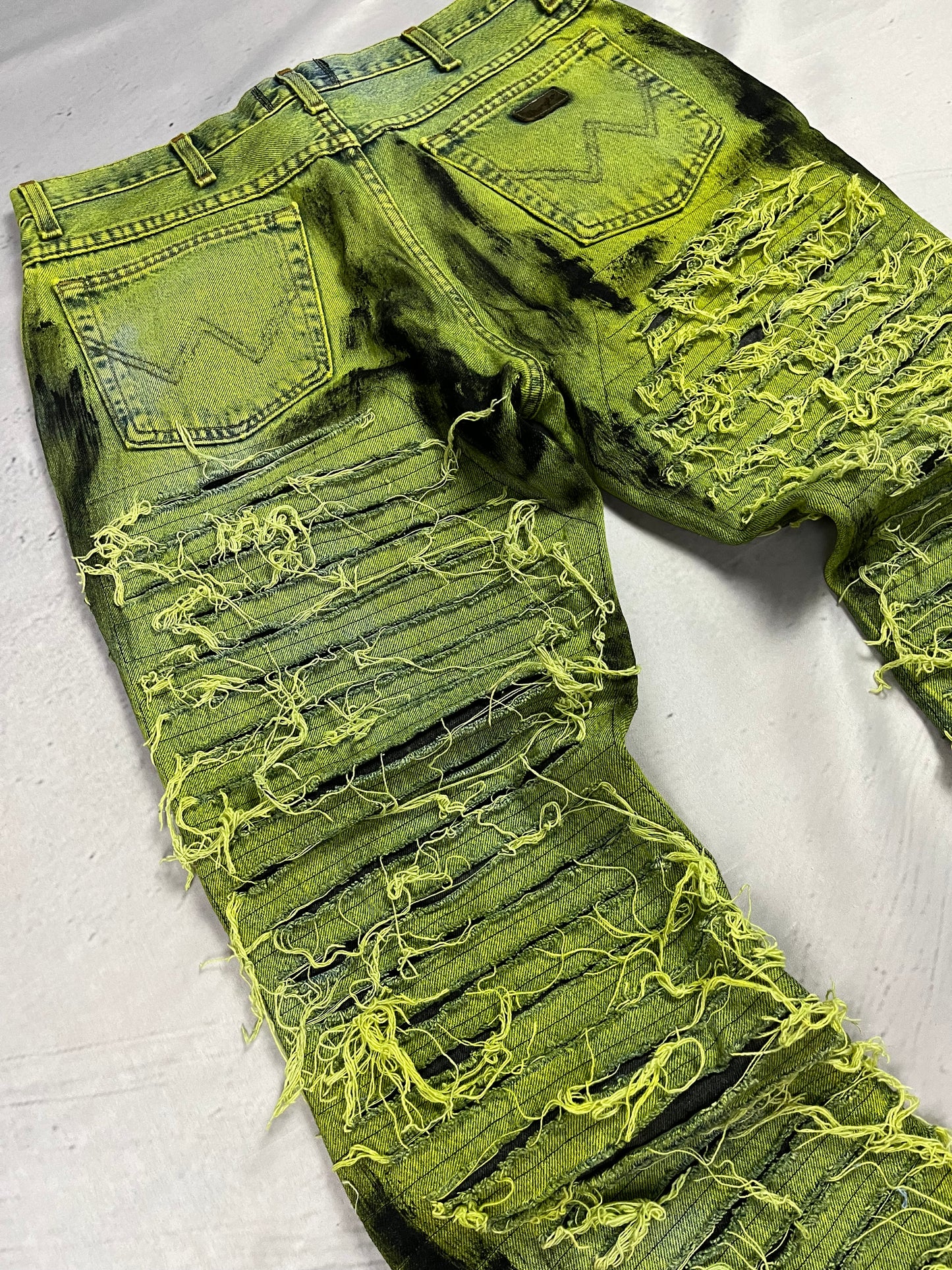 TOXIC DISTRESSED DENIM