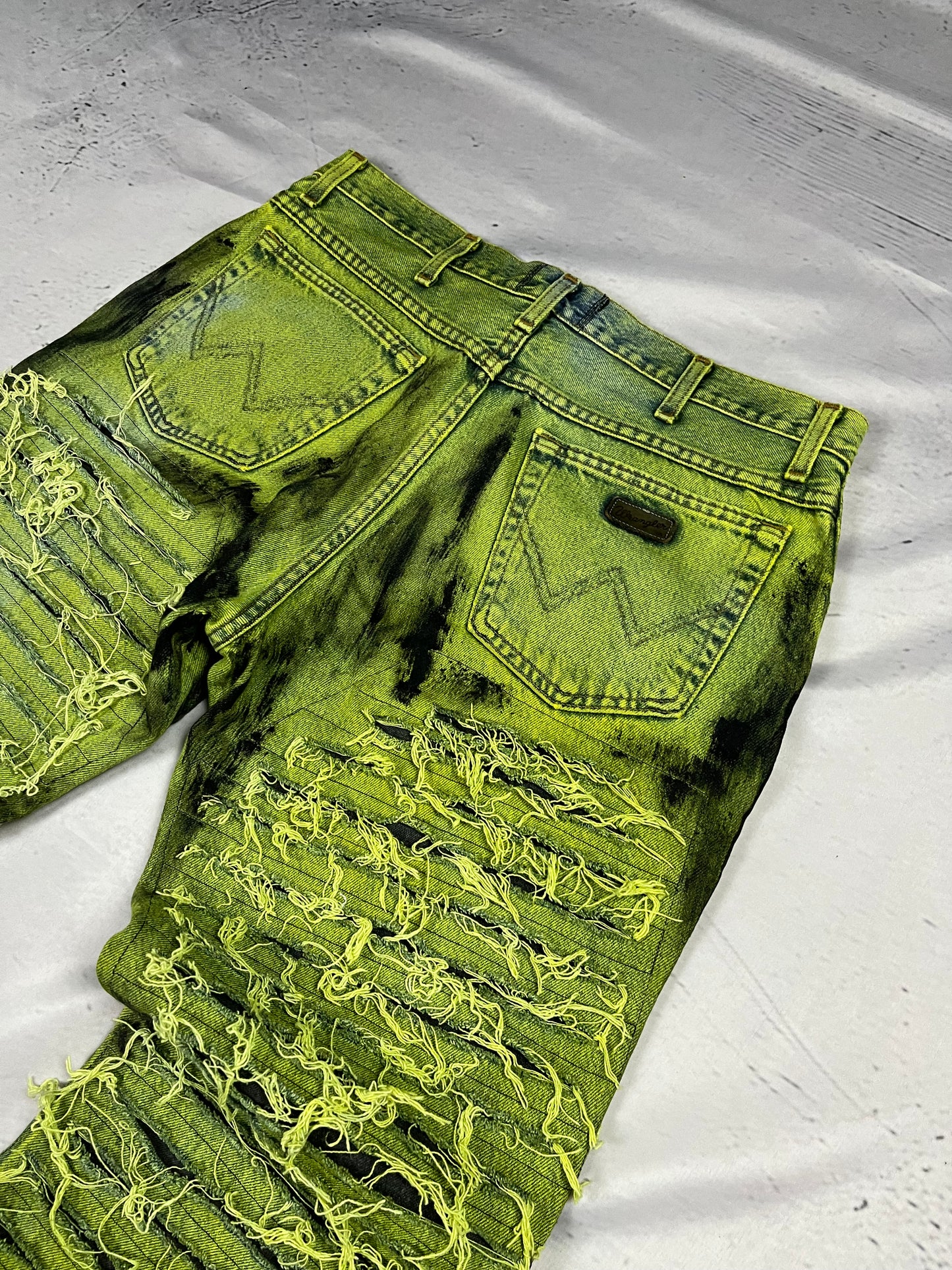 TOXIC DISTRESSED DENIM