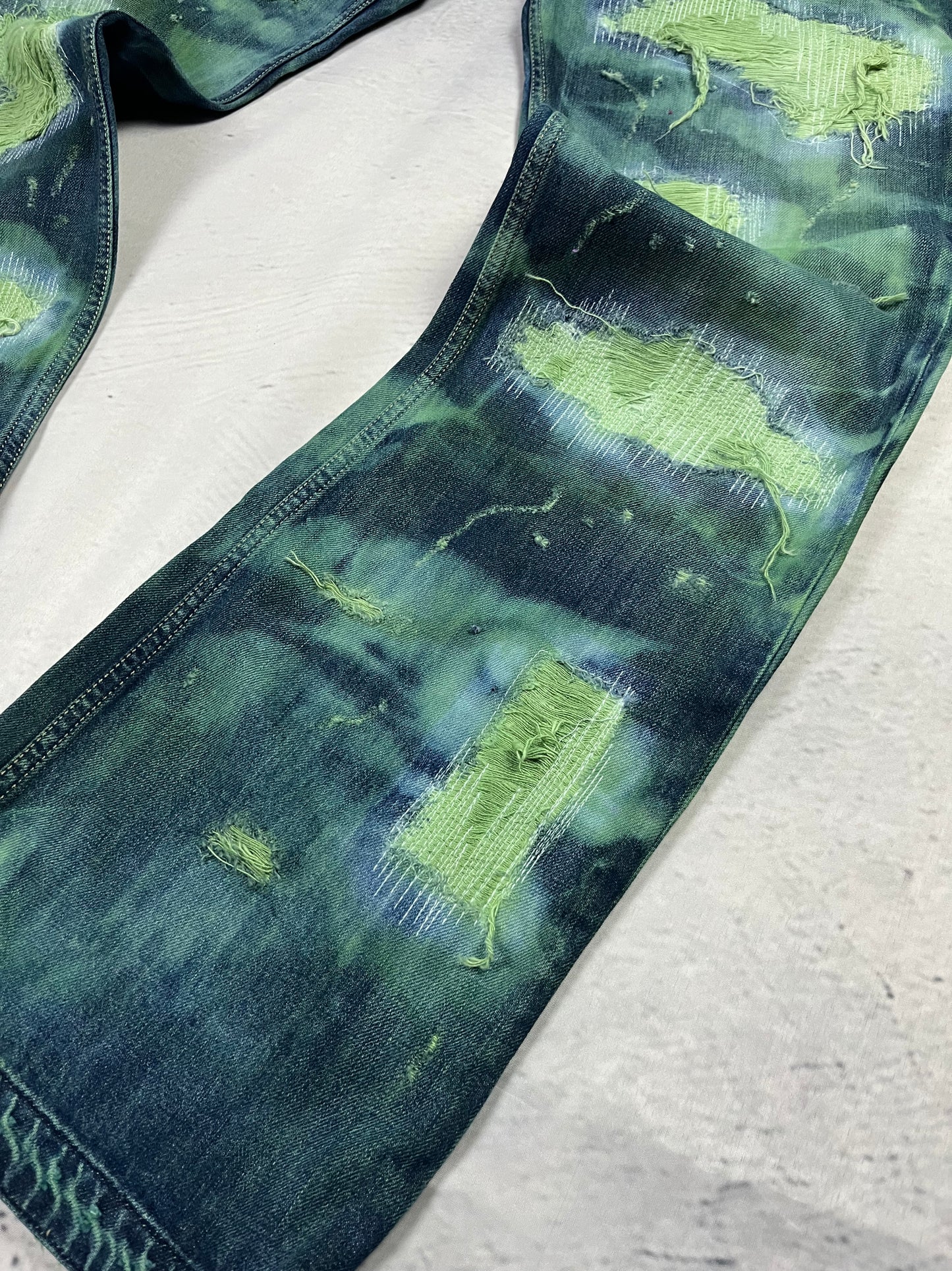 EMERALD DISTRESSED DENIM