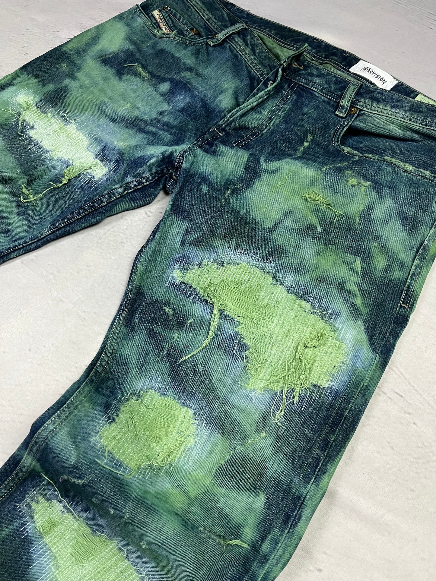 EMERALD DISTRESSED DENIM