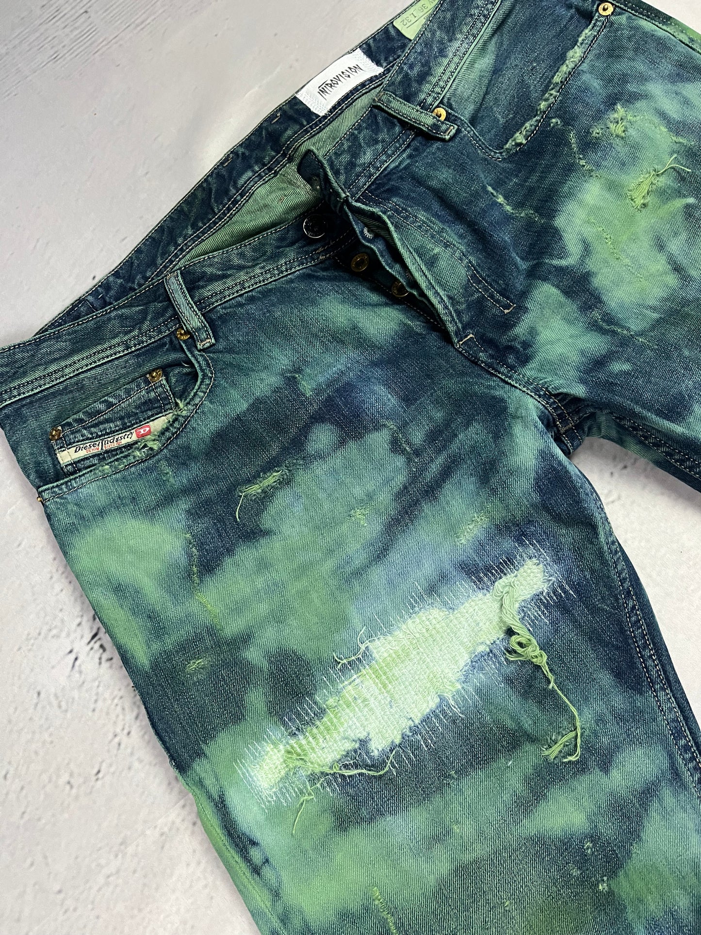 EMERALD DISTRESSED DENIM