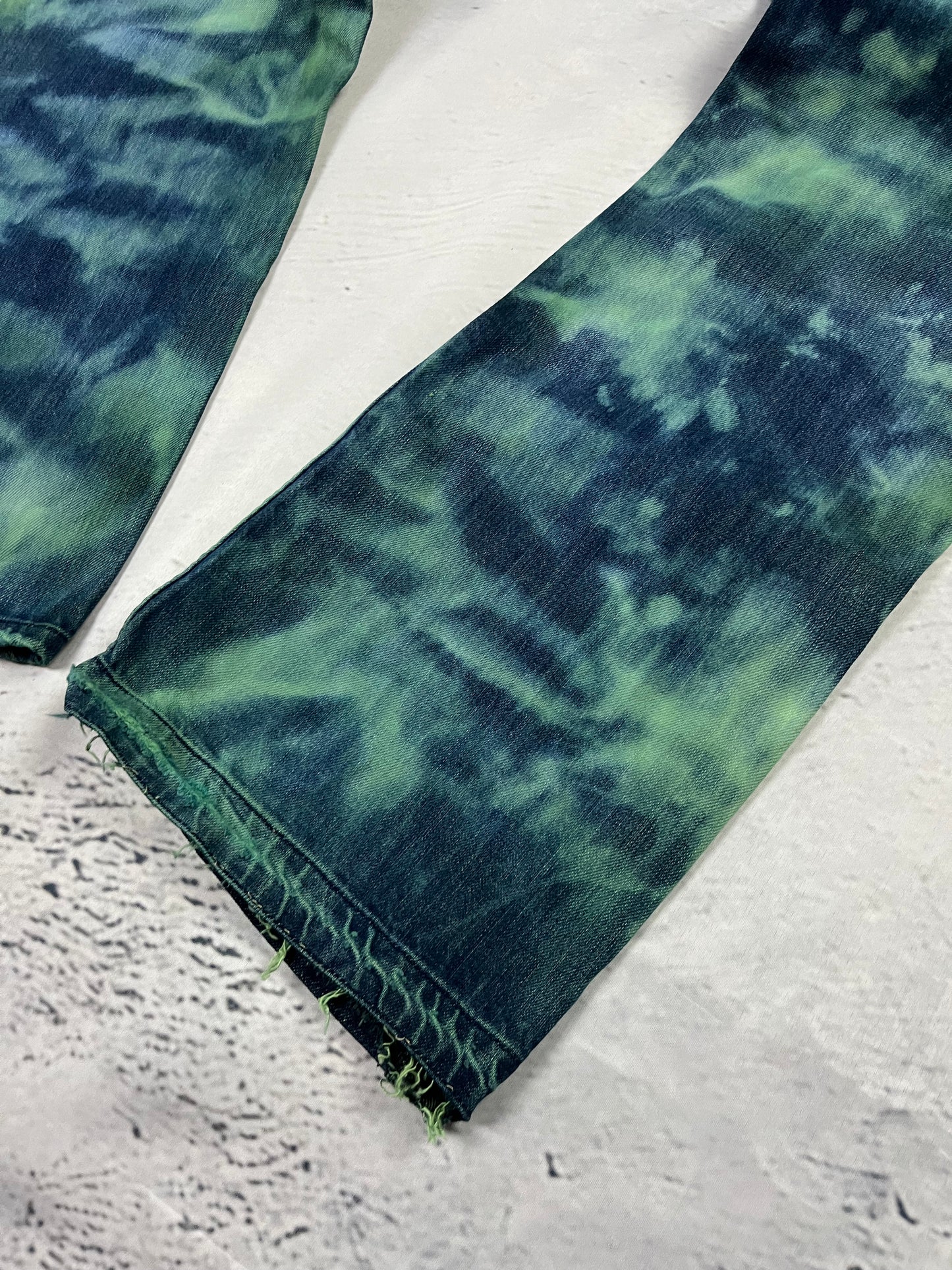 EMERALD DISTRESSED DENIM