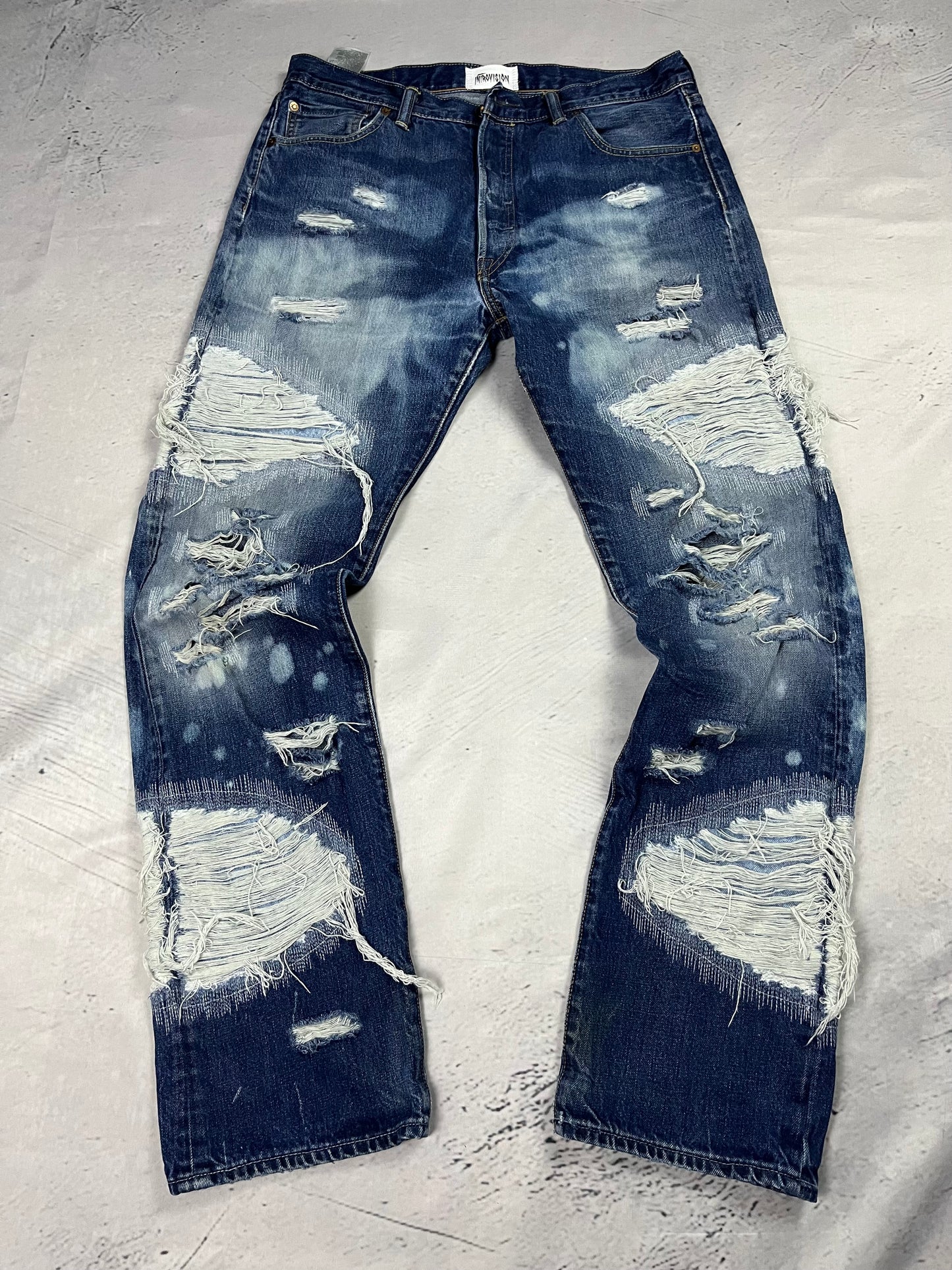 FLOW DISTRESSED DENIM