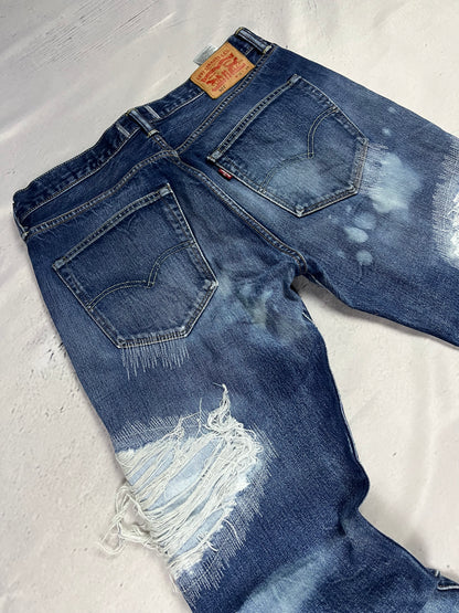 FLOW DISTRESSED DENIM