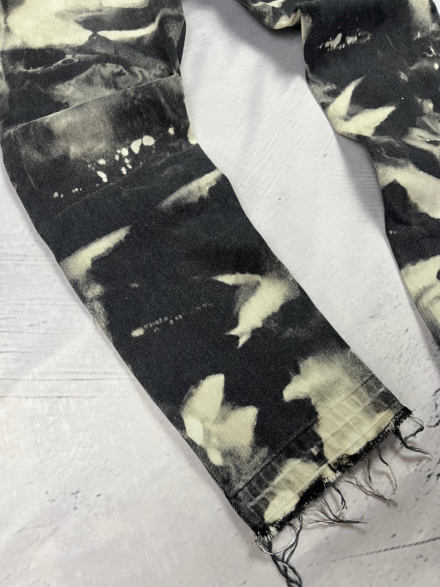 PHANTOM BLEACH DENIM
