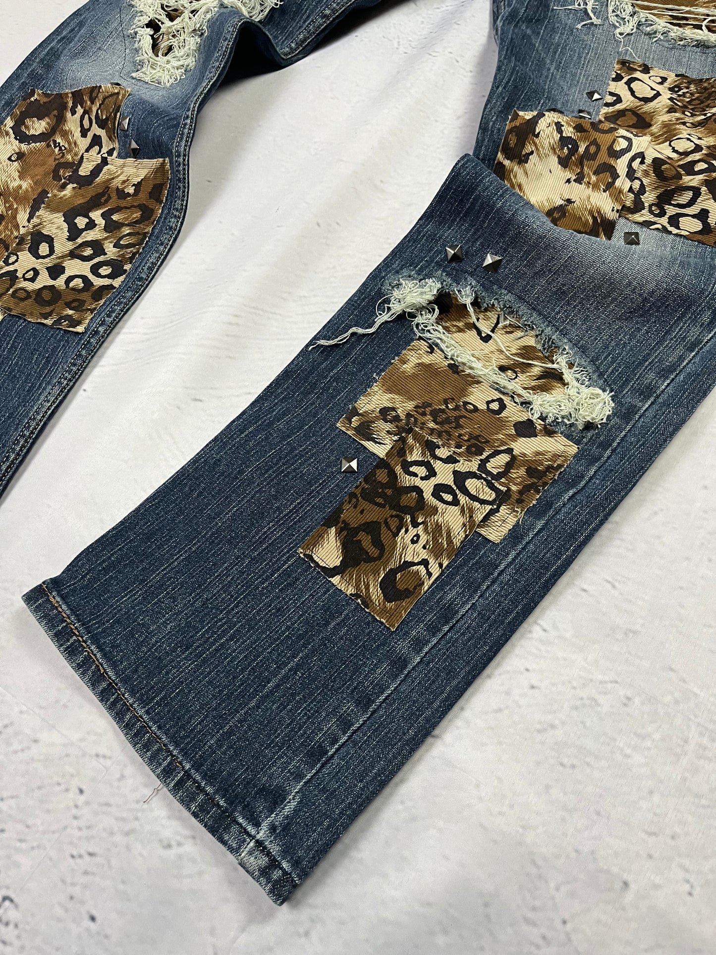 LEOPARD PATCH DISTRESSED DENIM