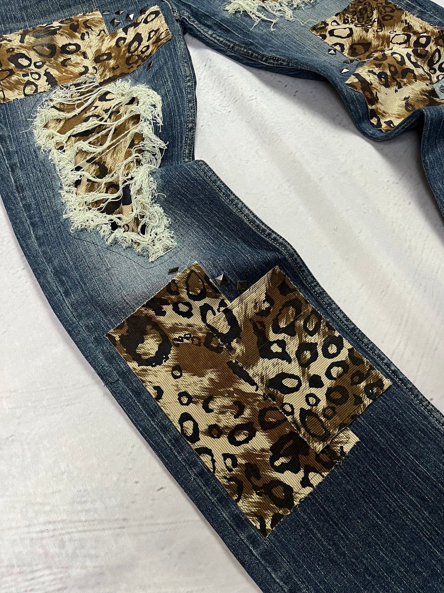 LEOPARD PATCH DISTRESSED DENIM