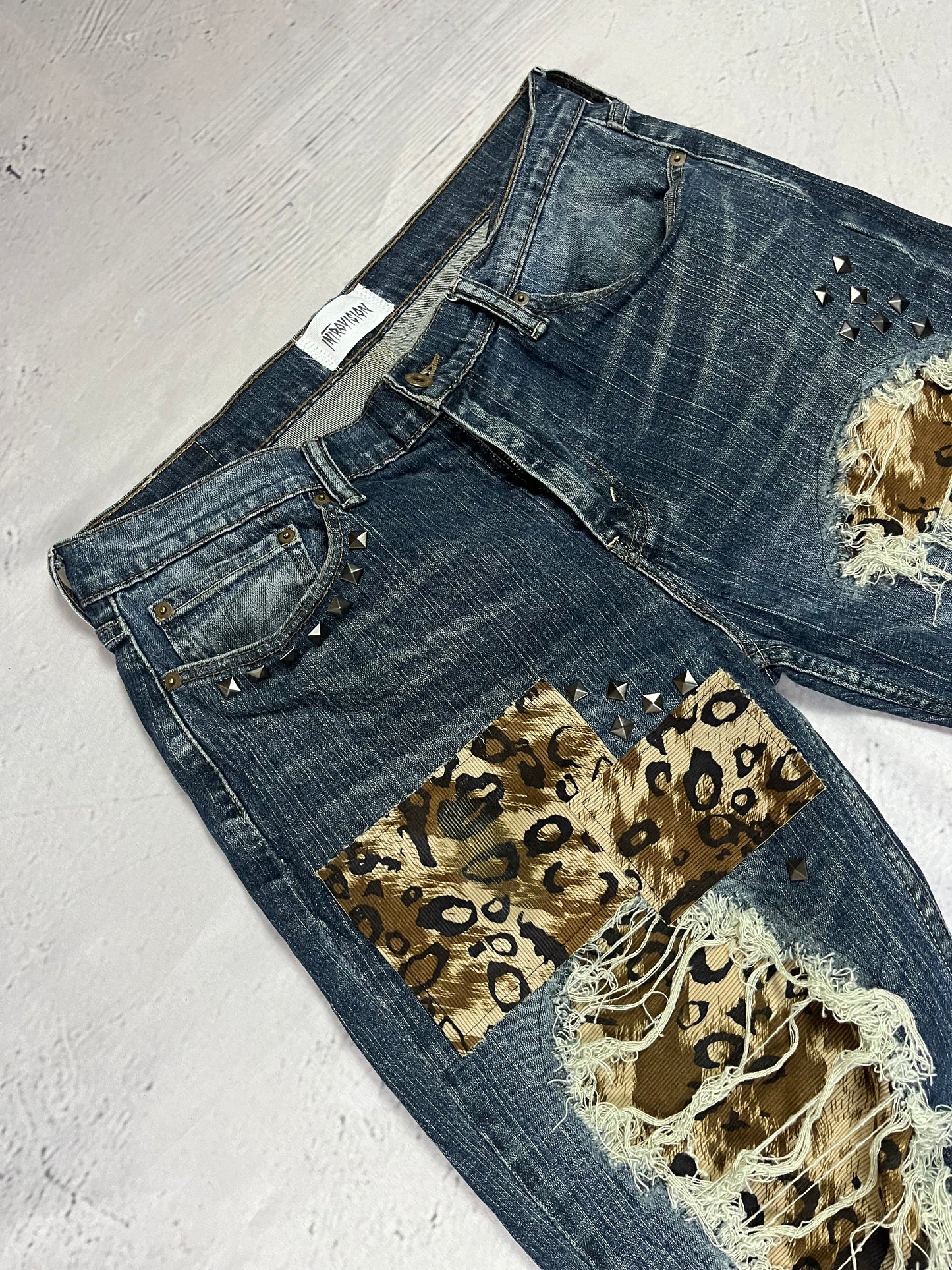 LEOPARD PATCH DISTRESSED DENIM