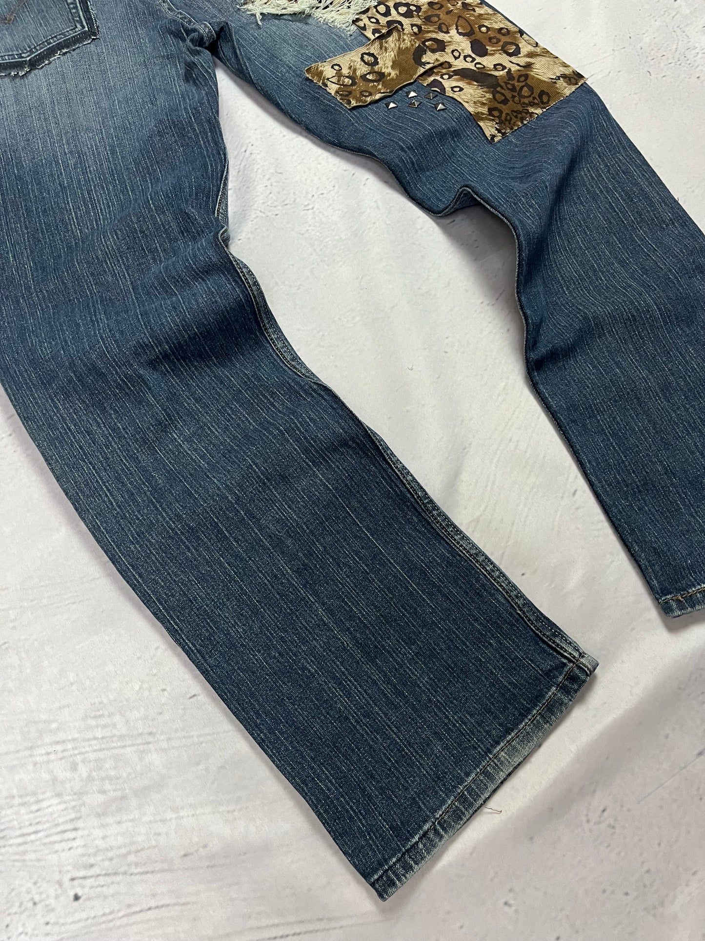 LEOPARD PATCH DISTRESSED DENIM