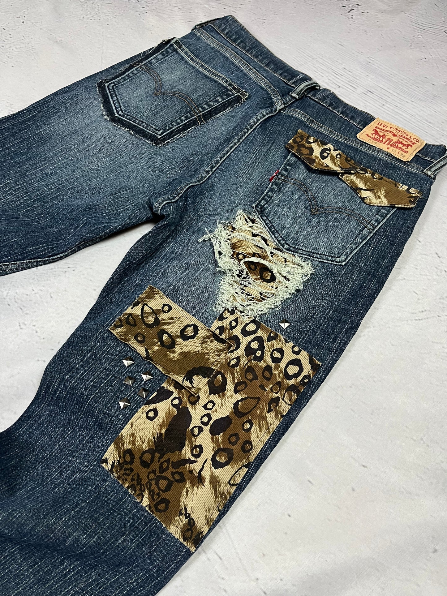 LEOPARD PATCH DISTRESSED DENIM