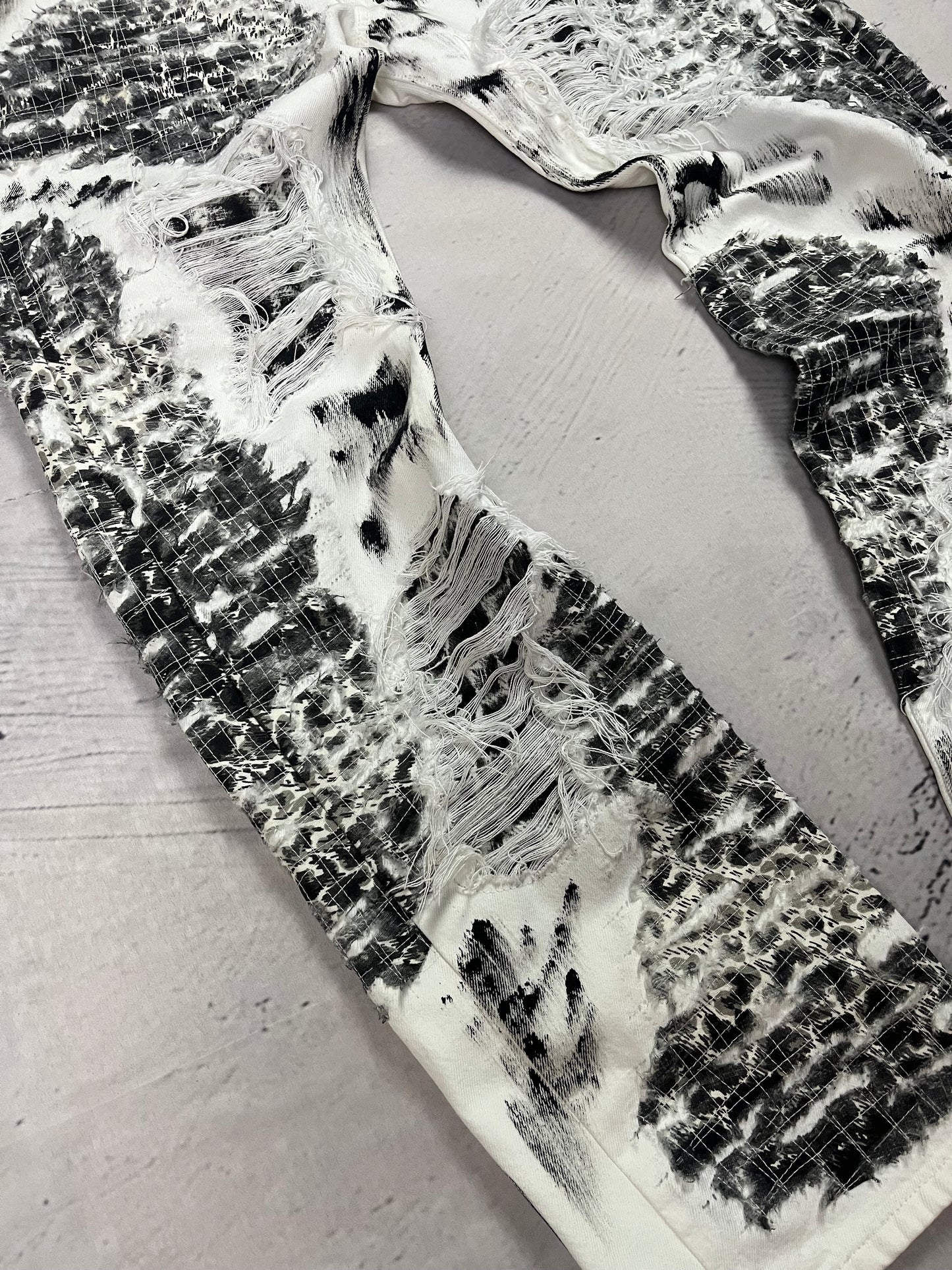 PHANTER PATCH DISTRESS DENIM