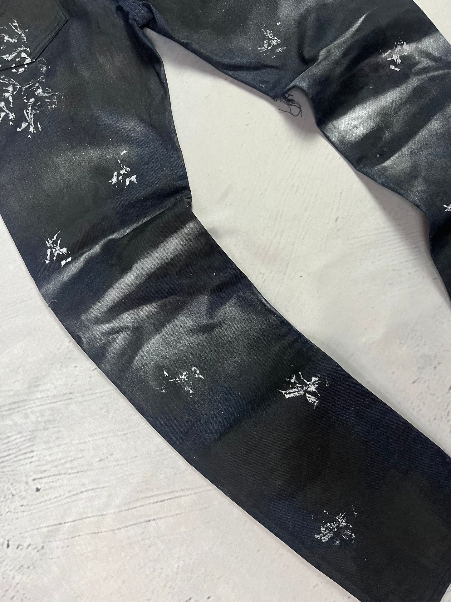 SMOKED DISTRESSED DENIM
