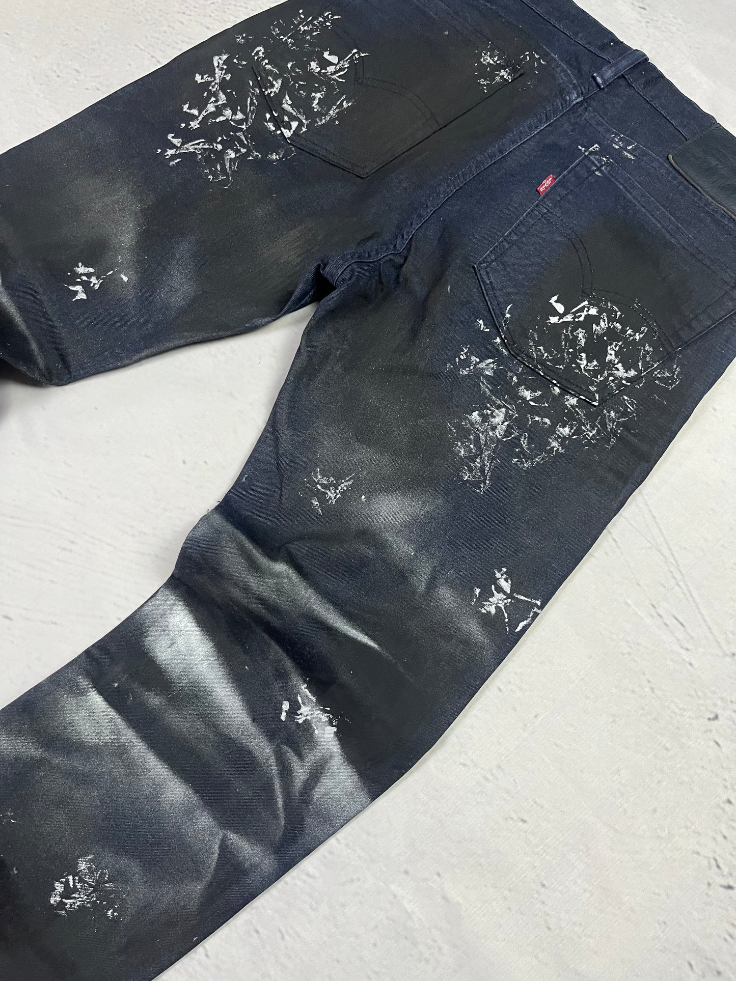 SMOKED DISTRESSED DENIM