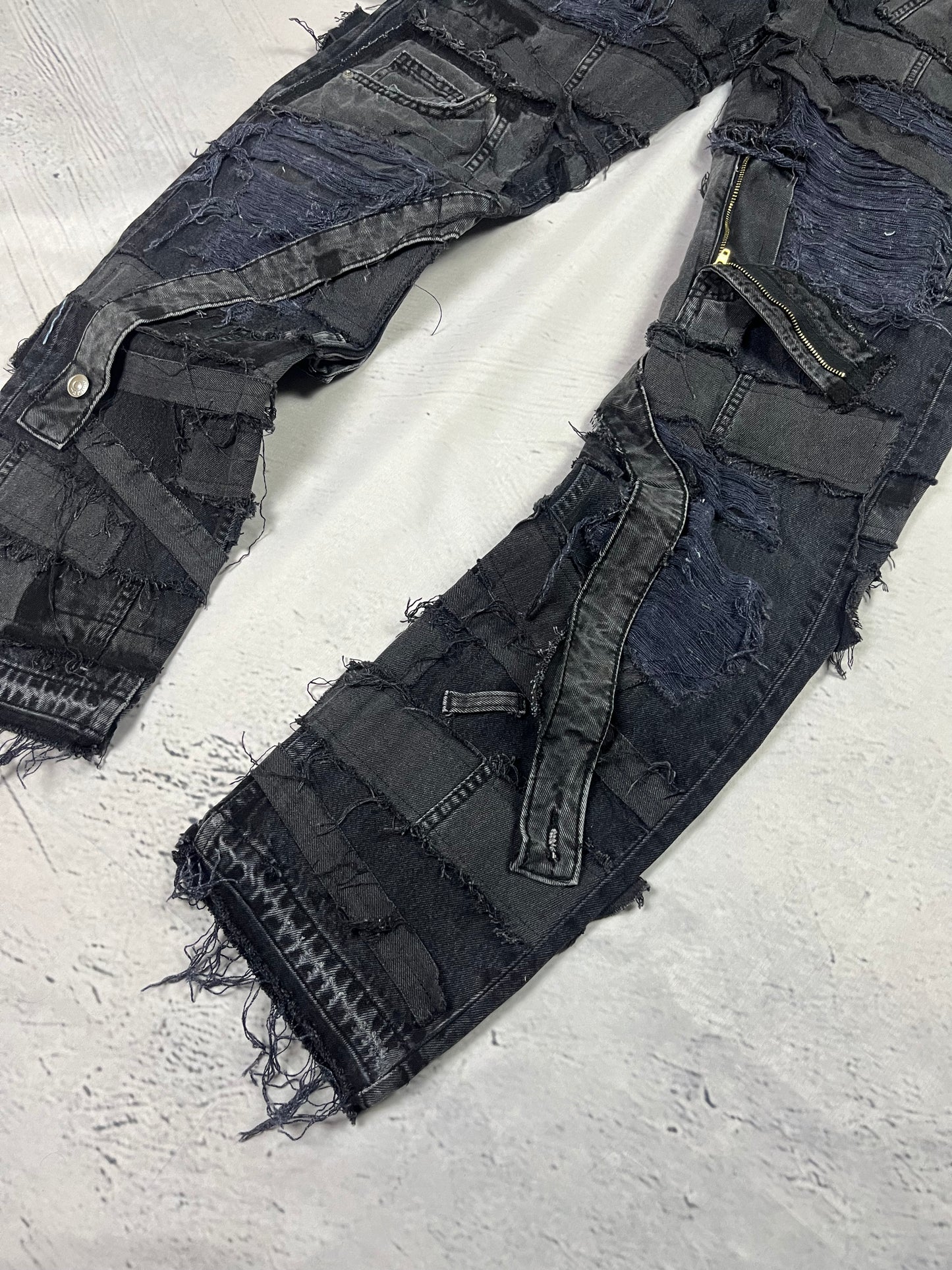 DISTRESSED CARGO PATCH DENIM