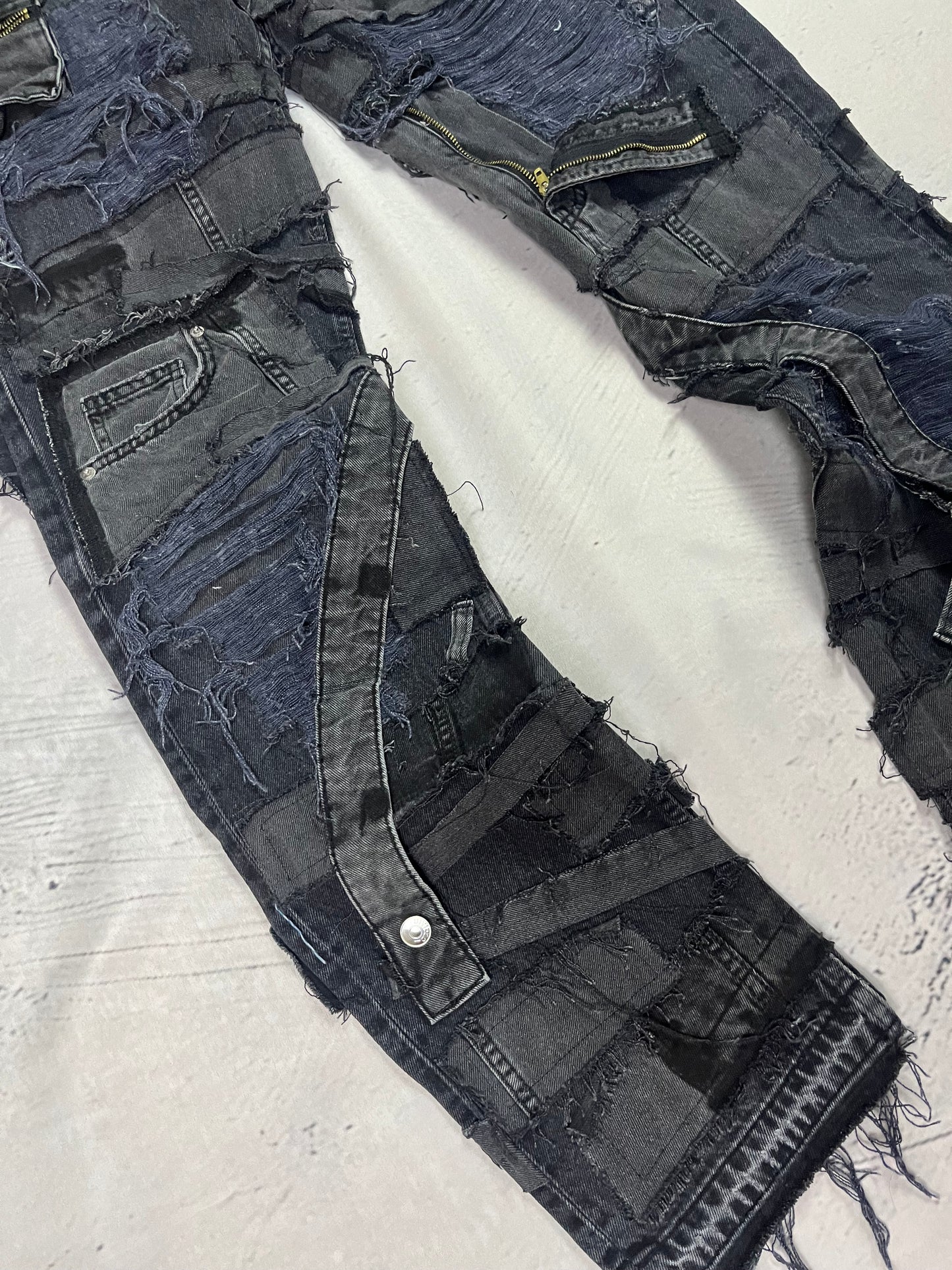 DISTRESSED CARGO PATCH DENIM