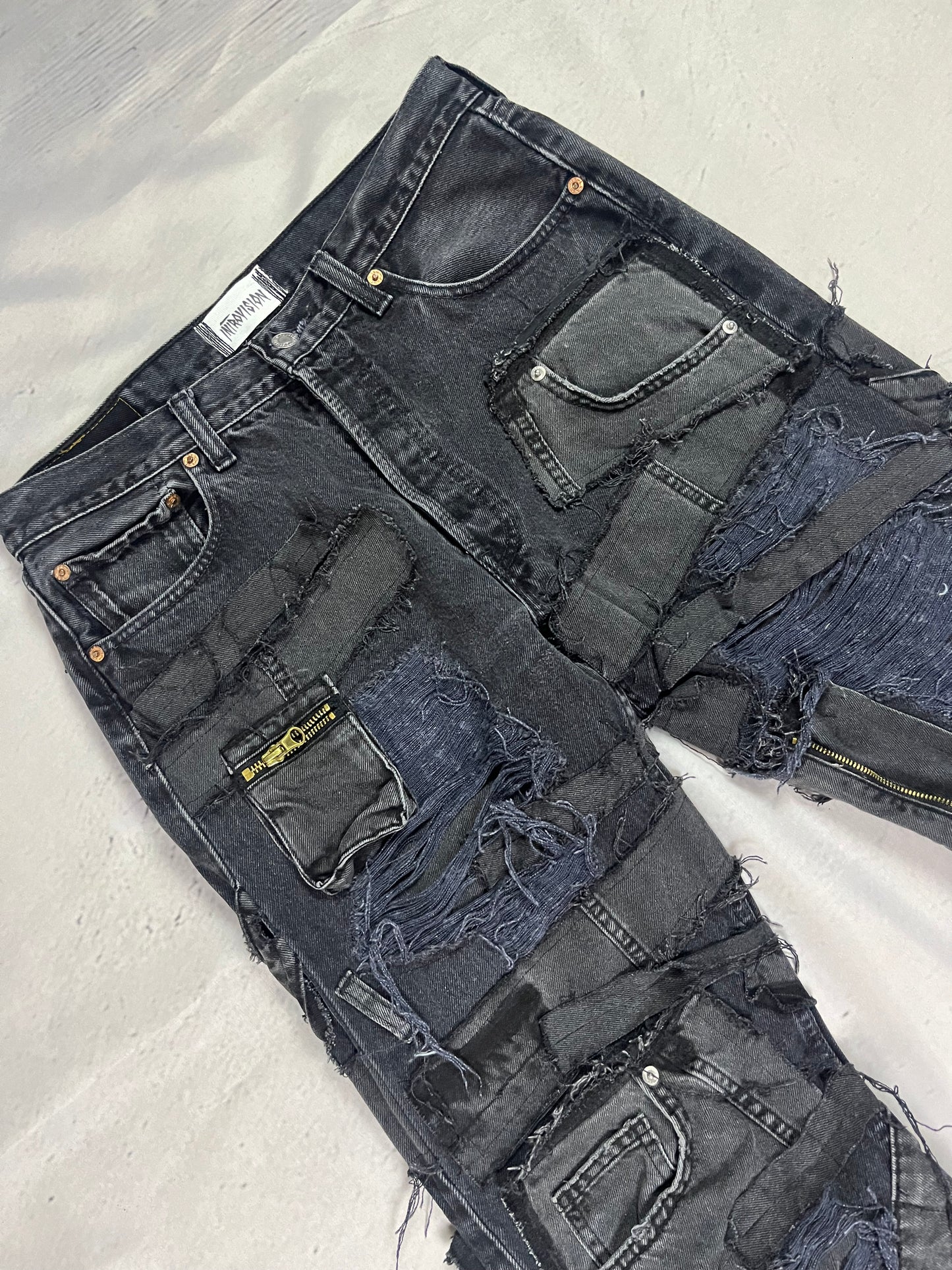 DISTRESSED CARGO PATCH DENIM