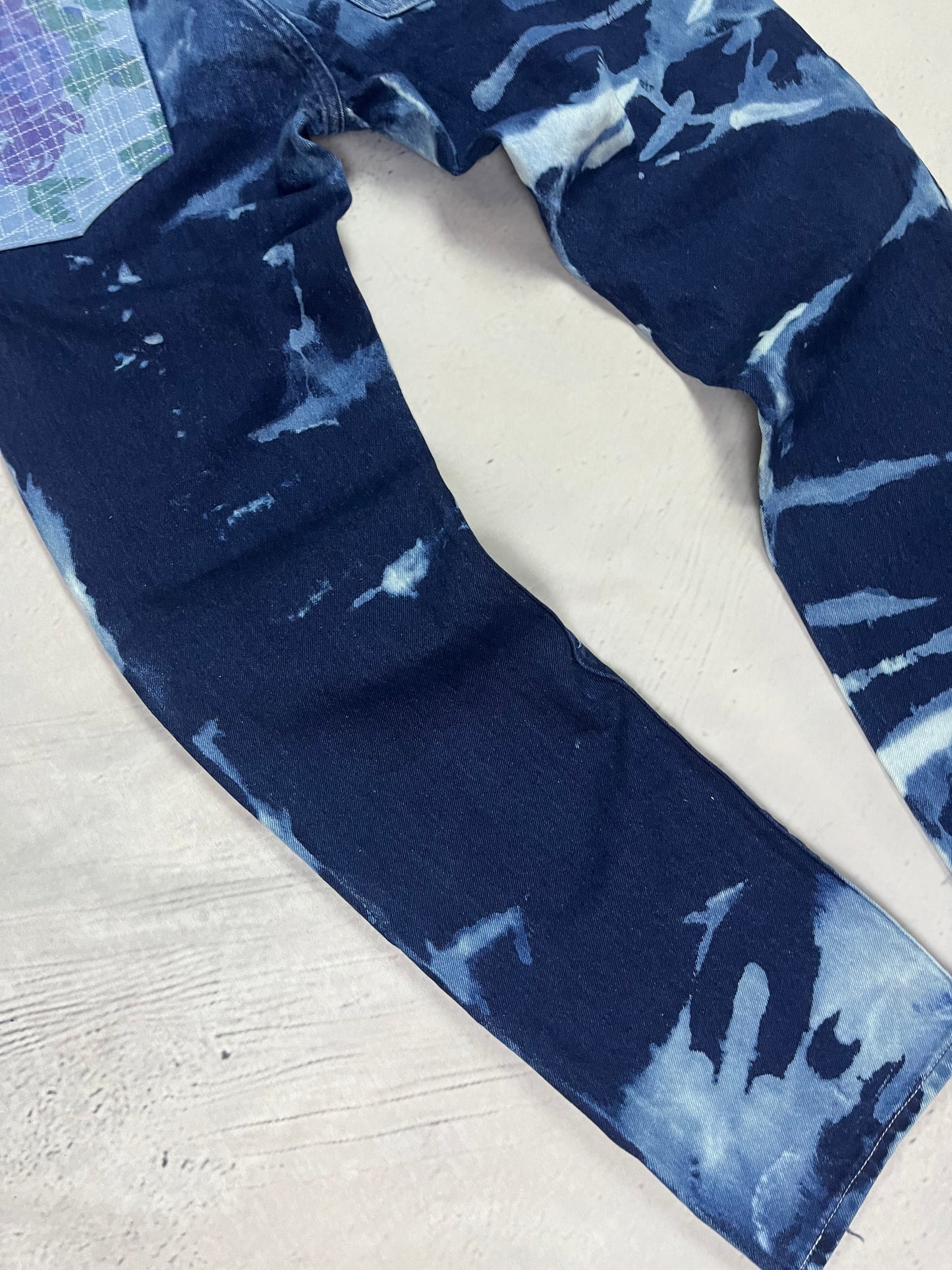 BLEACHED RIFT DENIM