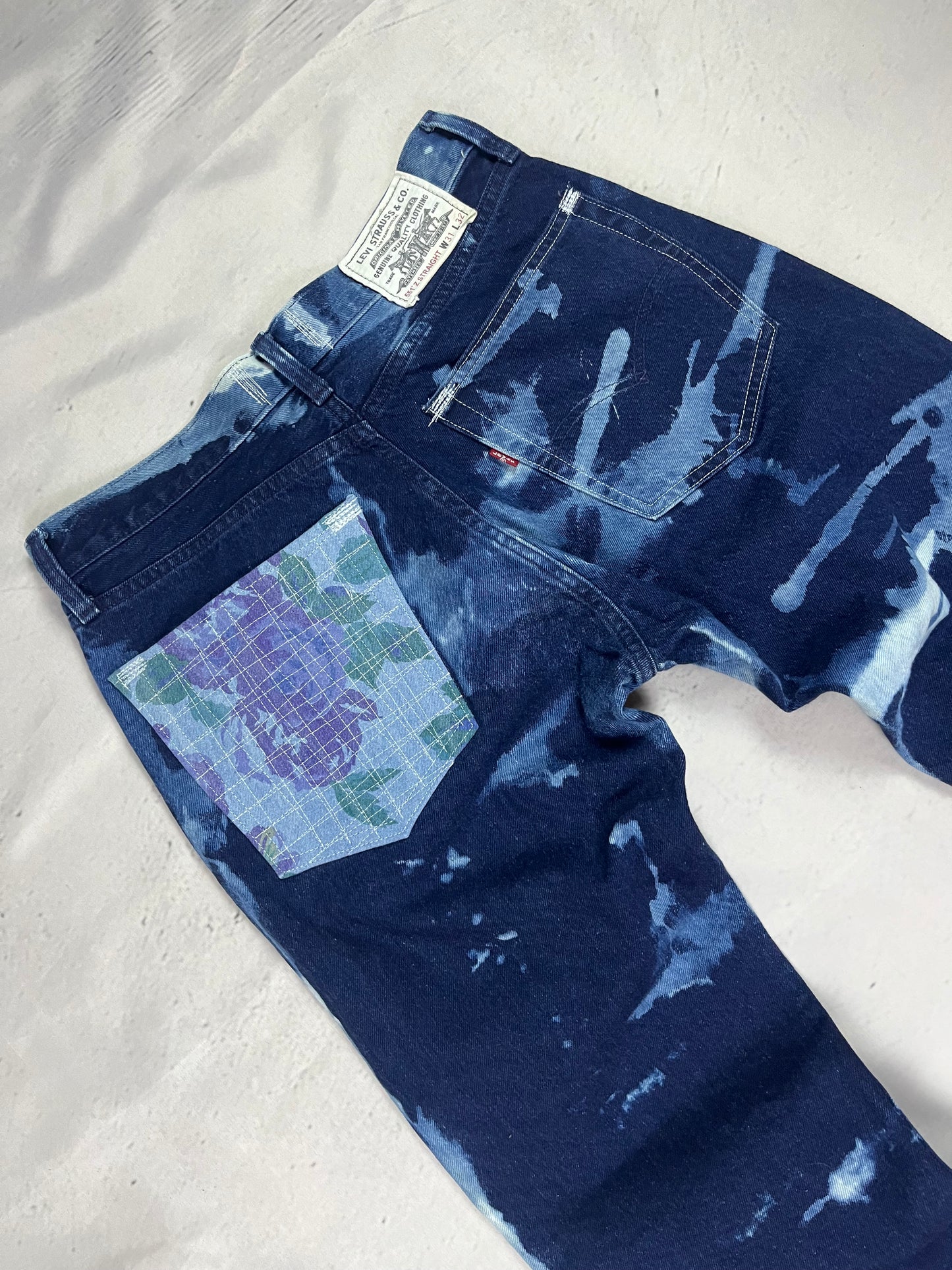 BLEACHED RIFT DENIM