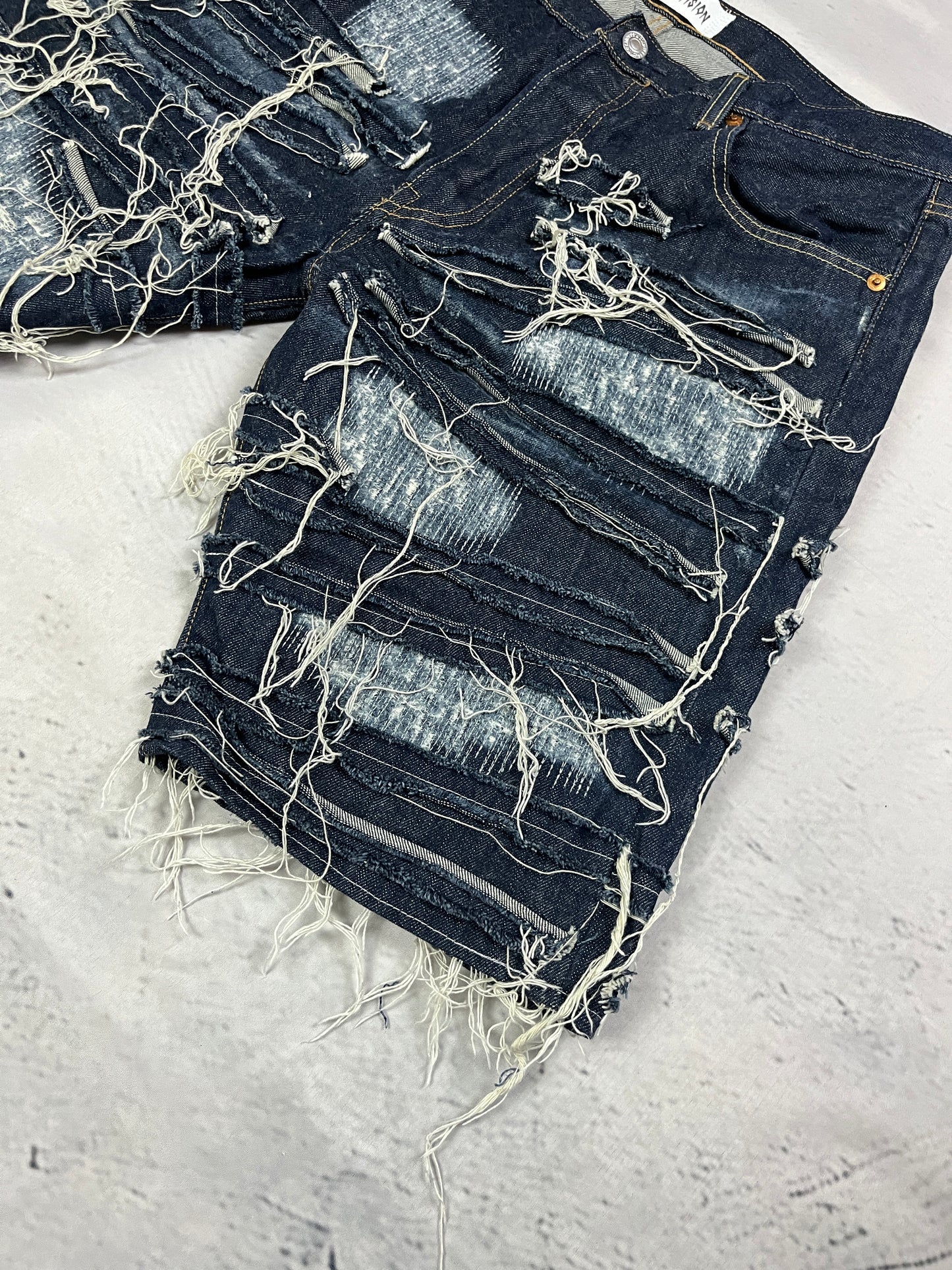 COBWEB DISTRESSED SHORTS