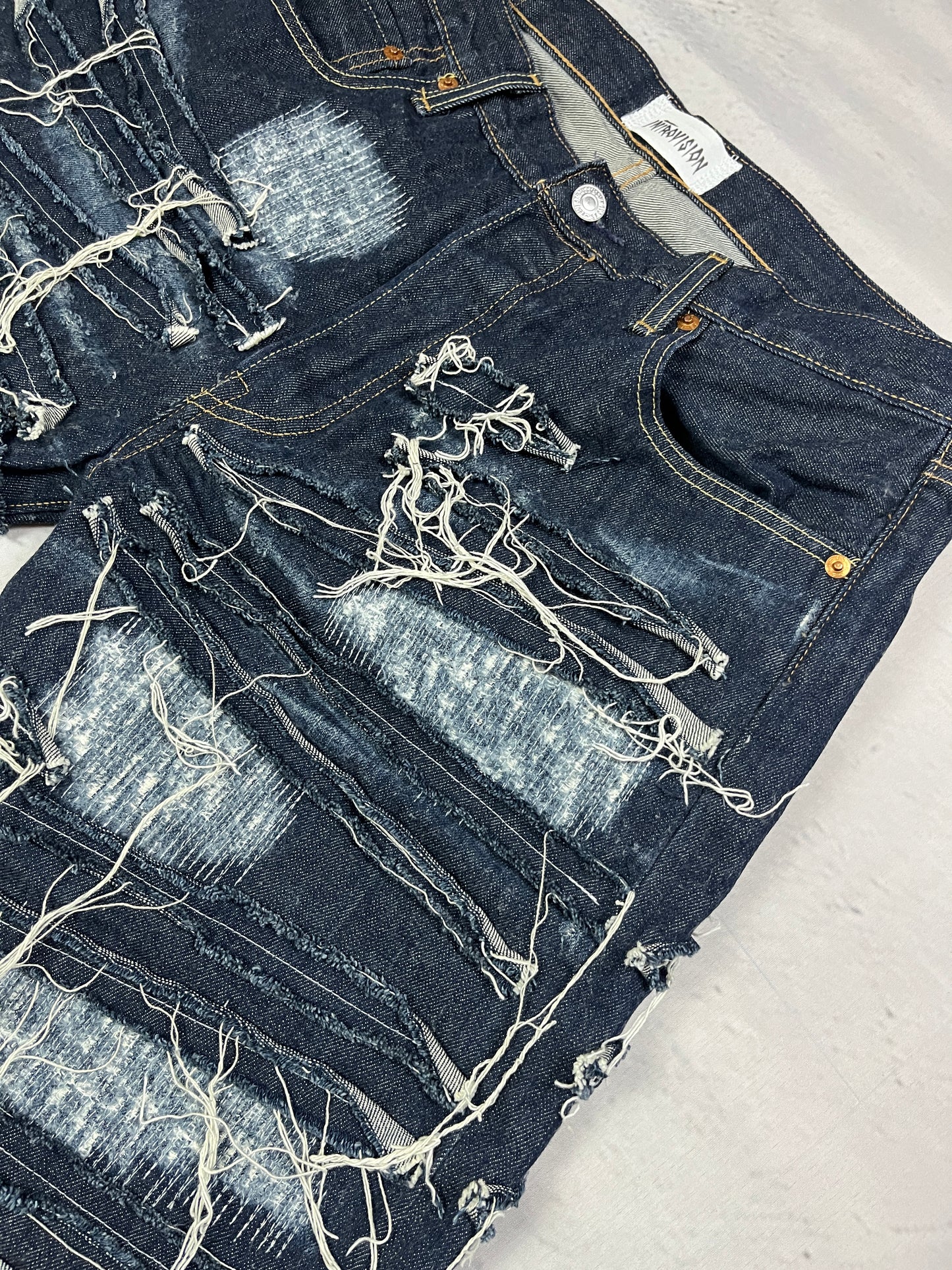 COBWEB DISTRESSED SHORTS