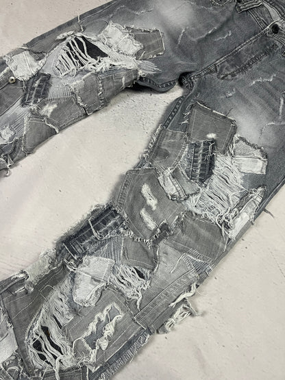 GREY SHREDDED CRUST DENIM