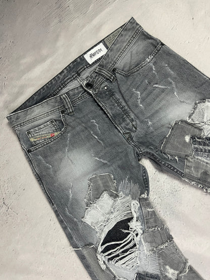 GREY SHREDDED CRUST DENIM