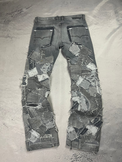GREY SHREDDED CRUST DENIM