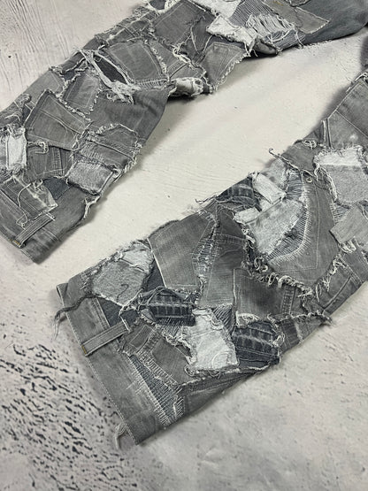 GREY SHREDDED CRUST DENIM