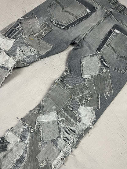 GREY SHREDDED CRUST DENIM