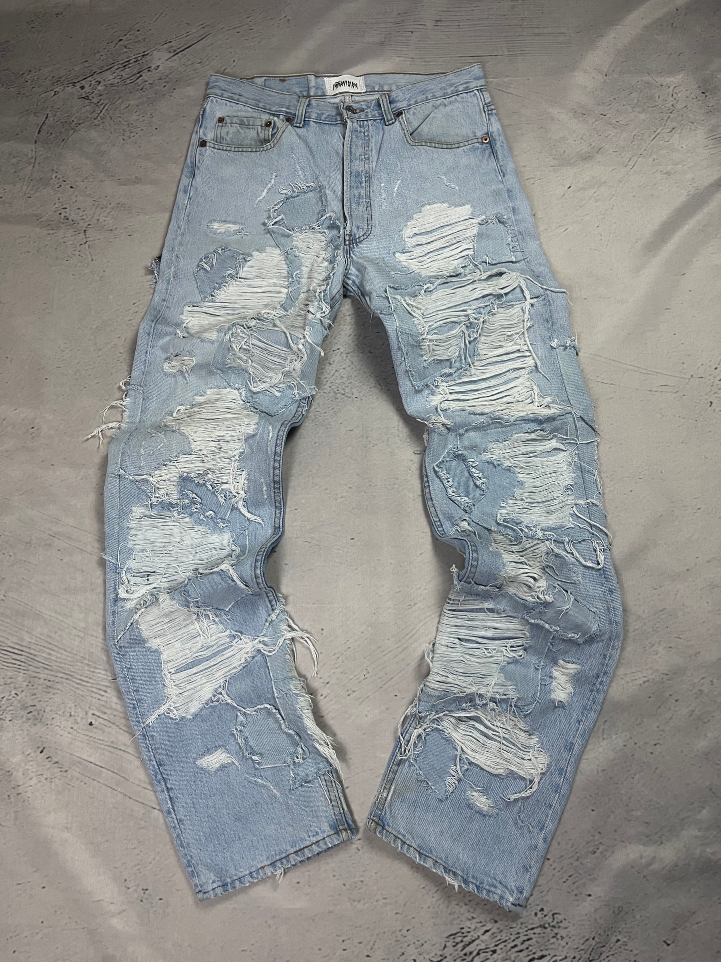 DISTRESSED FROST DENIM