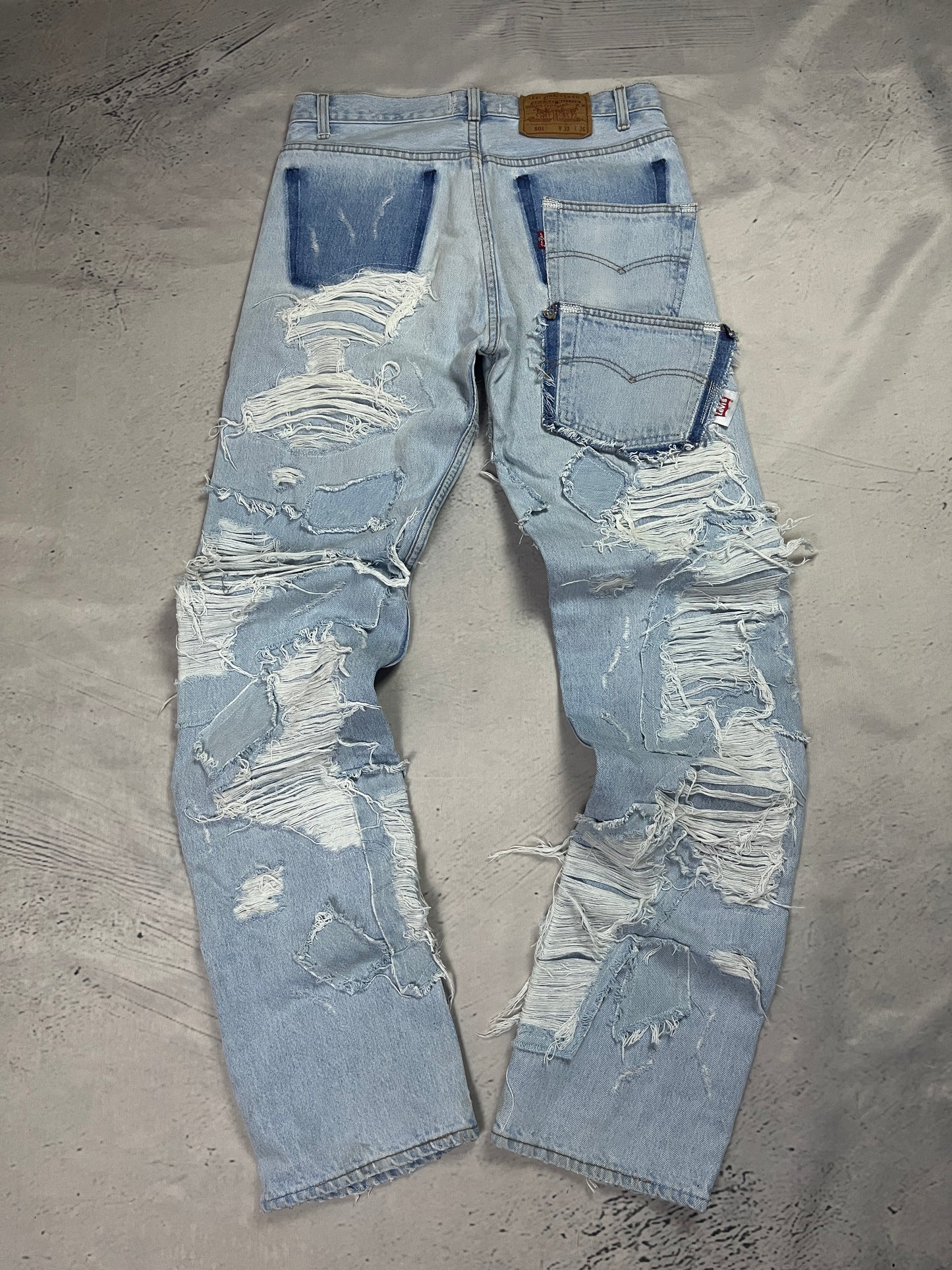 DISTRESSED FROST DENIM