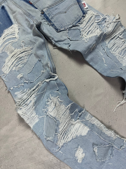 DISTRESSED FROST DENIM