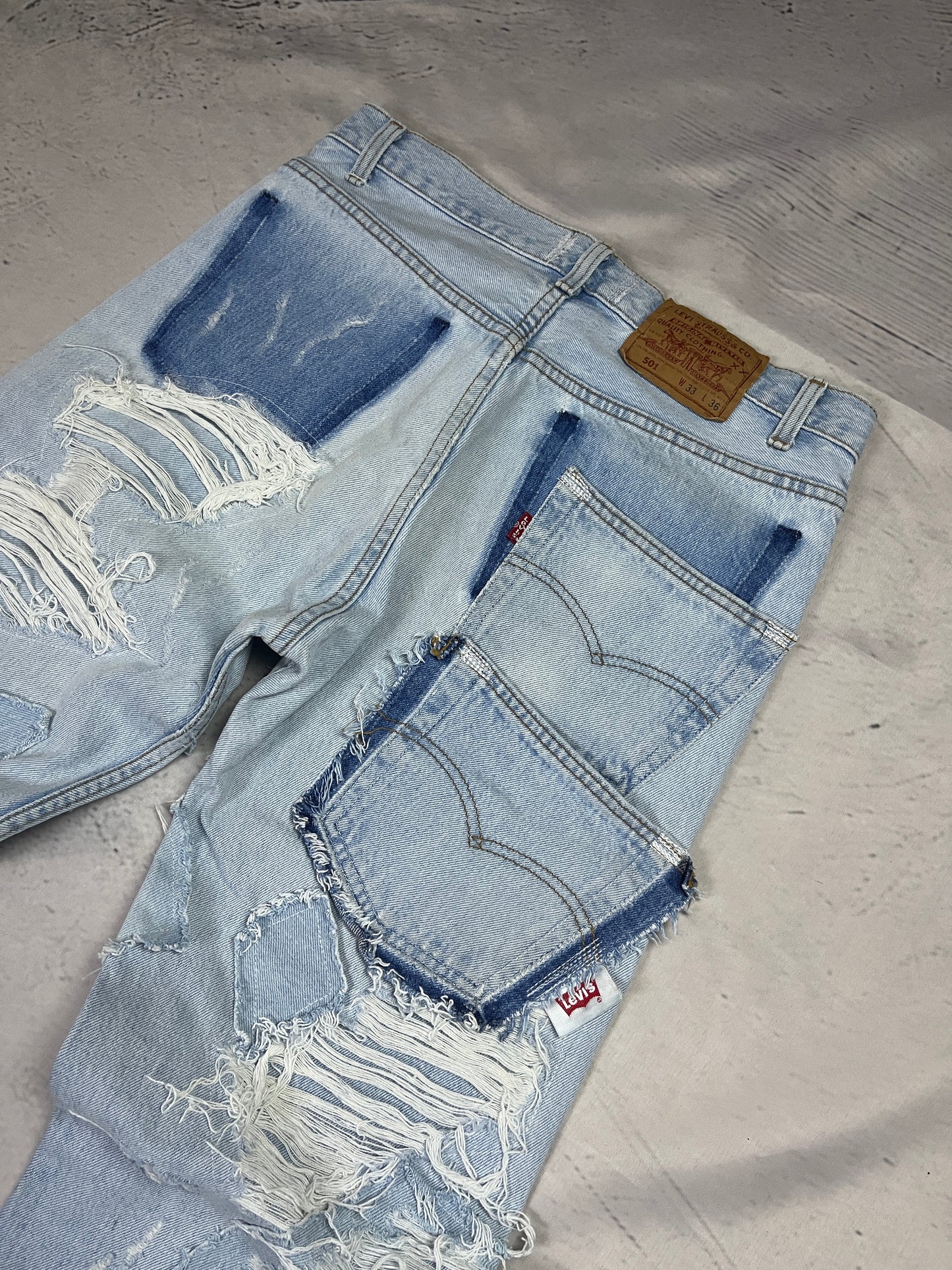 DISTRESSED FROST DENIM